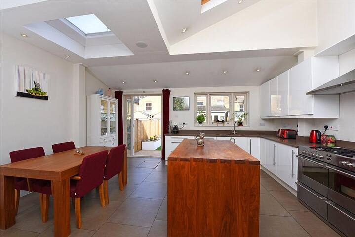 Nice family house Central London Wimbledon tennis.