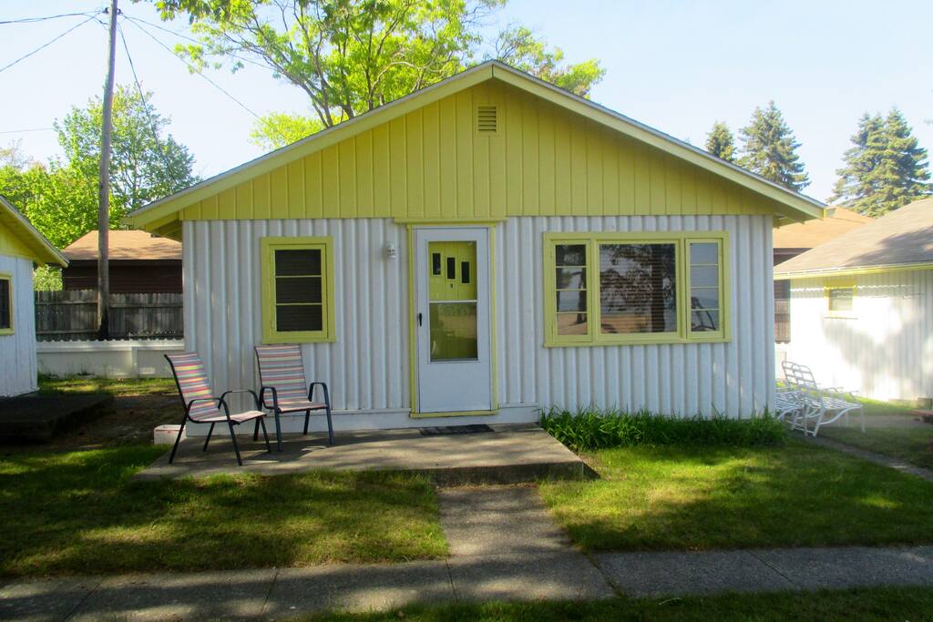 Beach front Cabin 2 on Lake Huron Cabins for Rent in Greenbush
