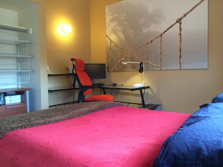 Segundo dormitorio/oficina  