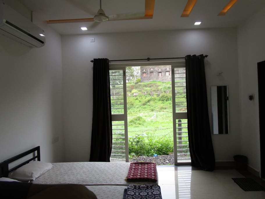 kolhapur b cable 1 standard simply AC Rent room for non Bungalows in kolhapur b cable 1 standard simply AC Rent room for non Bungalows in