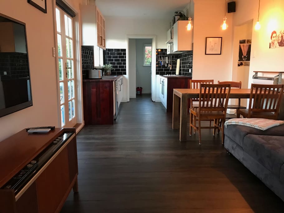 Dining and lounge