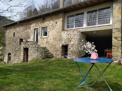 Nature cottage for 7 people, large garden, forest view & hiking