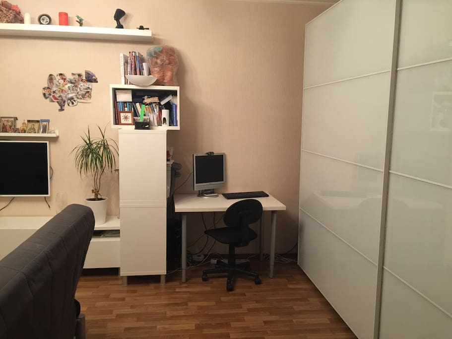 комната, рабочее место