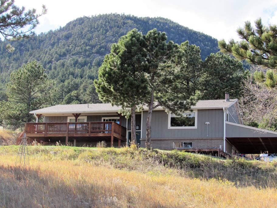Nestled into the foothills between Golden and Boulder