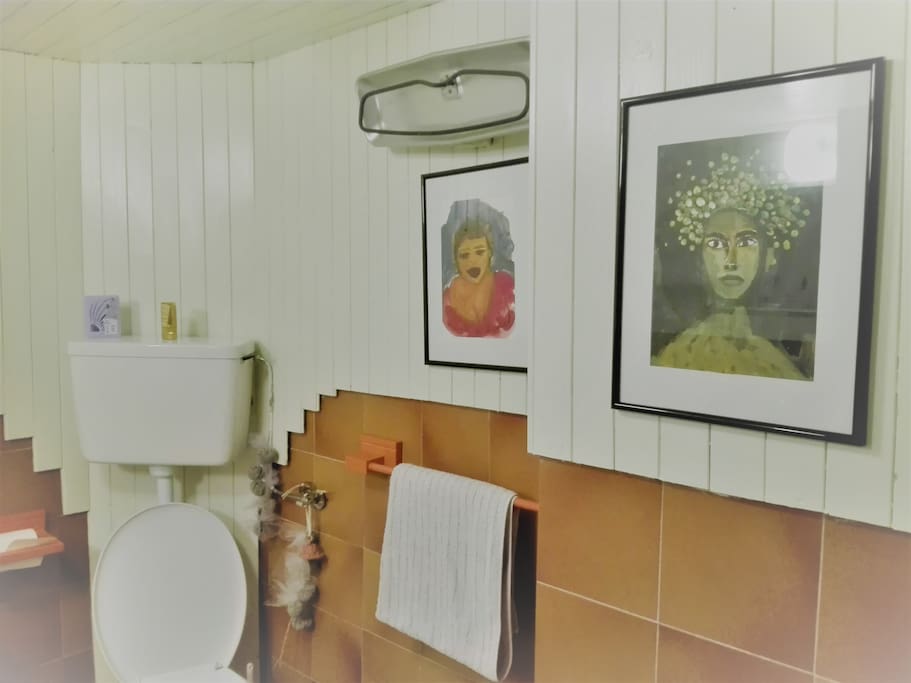 Batroom for flower room.