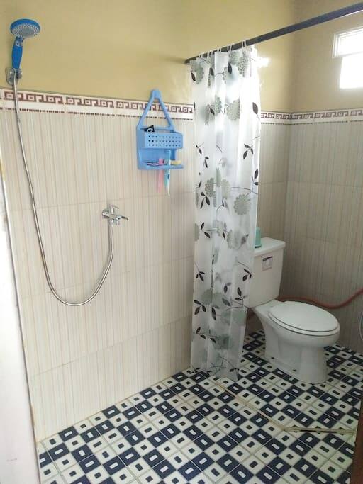 Toilet 2