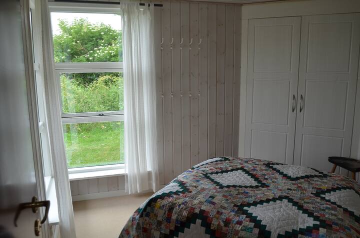 Schlafzimmer 1
