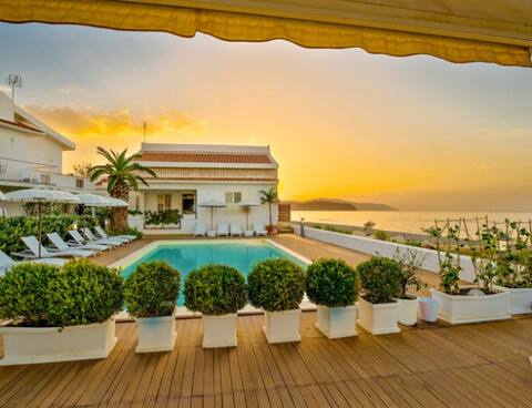 Beach-side with pool- Lipari A apt.
