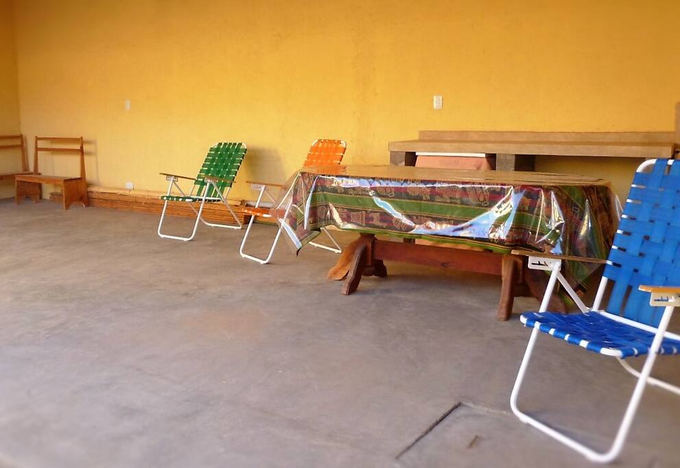 patio amplio con reposeras