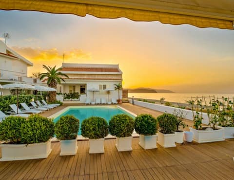 beach-side with pool-Vulcano B apt.