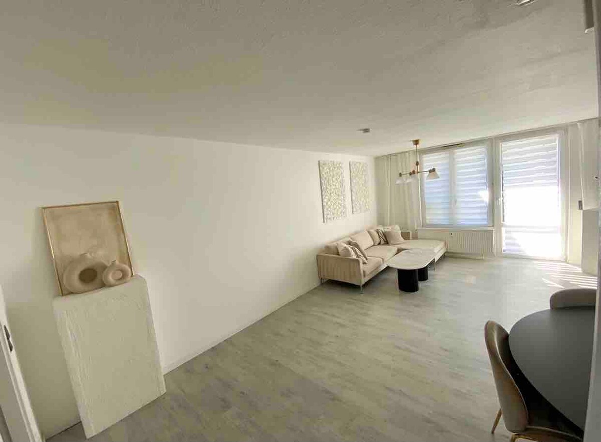 Popular Airbnb listing: Terraced house with garden and terrace at the fair. in Bemerode