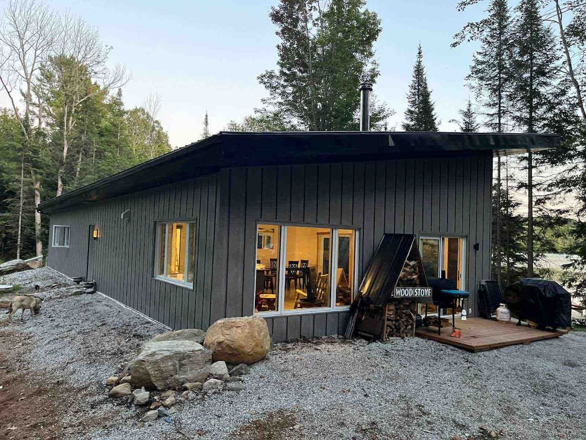 4 Seasons Lakefront Cottage — Family Retreat