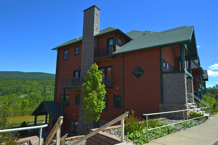Hunter Mtn - 2 BR Condo - Ski On/Off Access