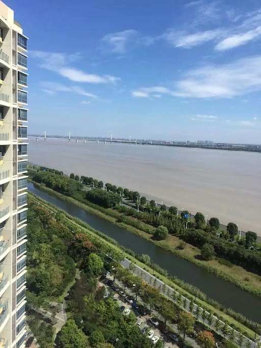 厨房外的景色!可以一边做饭一边赏景,心情无限好!