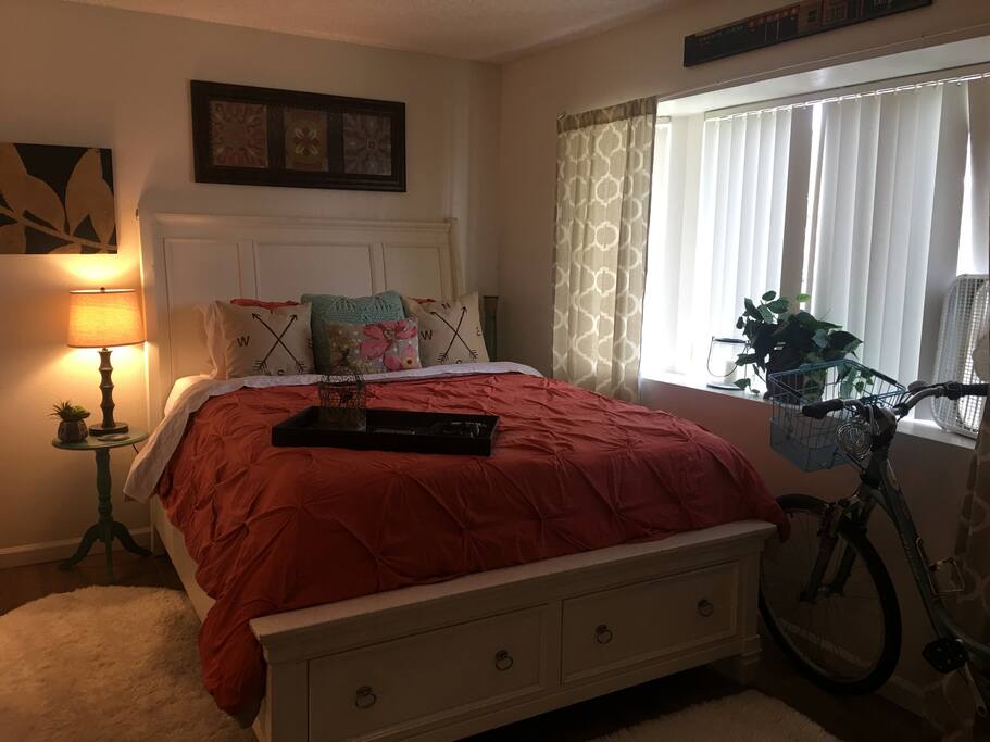 Private bedroom with a queen sized bed for 2.