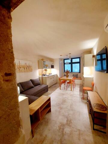 Luxury ALCoVA on 2 floor in historical center gallery image 3