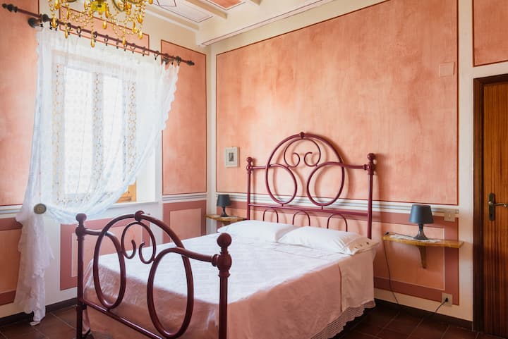 Pink bedroom with queen size bed