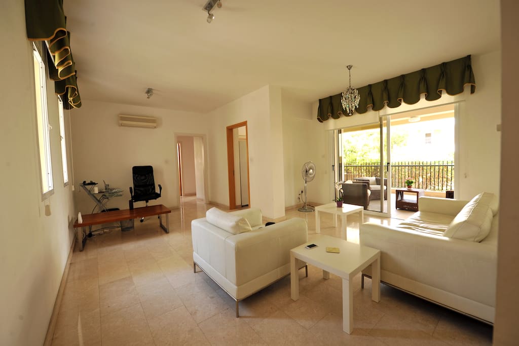 Lovely spaciouse Living Room