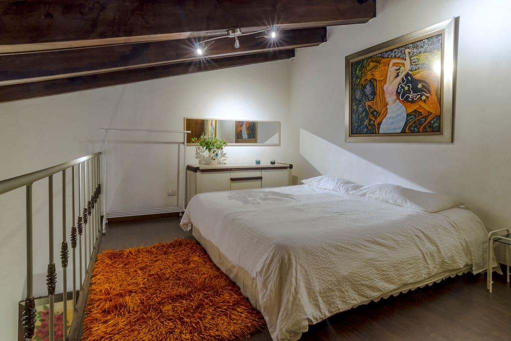 Second level king size bed.