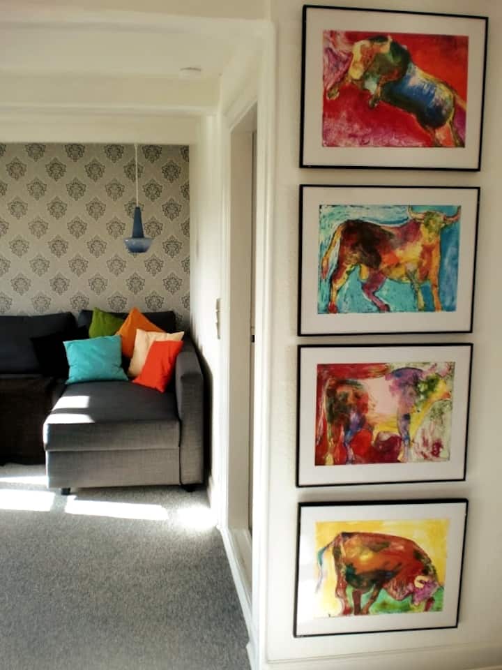 Prekrasan veliki dnevni boravak s kaučem na razvlačenje.