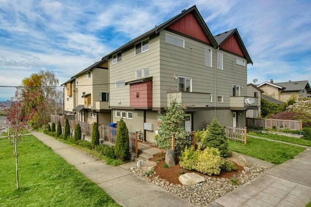 Corner lot with a great group of friendly neighbors, but still so close to the city