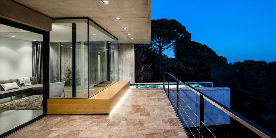 New villa with stunning (sea) views &infinity pool gallery image 2