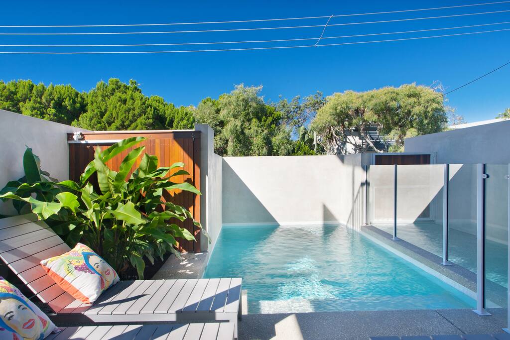 PRIVATE POOL