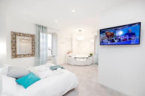 Panoramic Suite with Jacuzzi in Trastevere