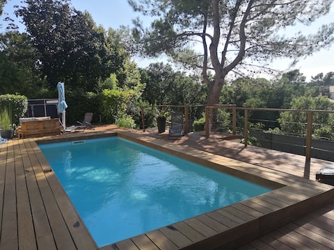 Heated pool villa in Montpellier