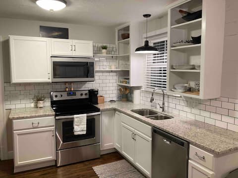 The Blue House Cheerful 2 Bedroom Home In The Boro