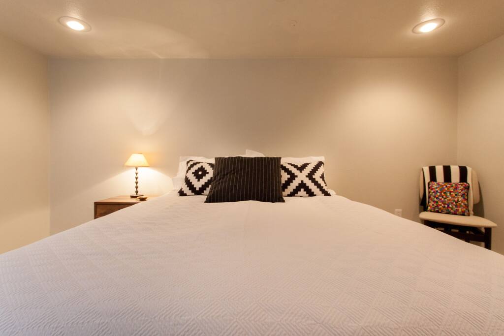 Cozy queen bed