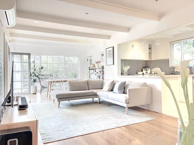 4bedroom Bungalow Brighton walk Martin St/Bay St