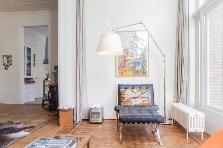 Hudge house close to Vondelpark gallery image 2