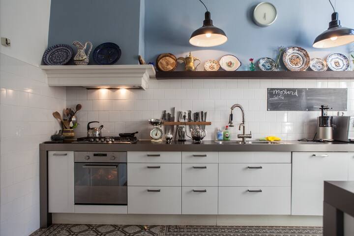 Hudge house close to Vondelpark gallery image 4