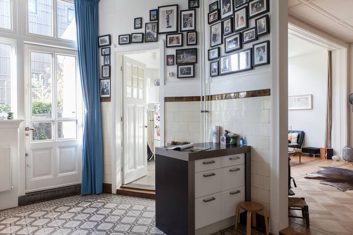 Hudge house close to Vondelpark gallery image 3