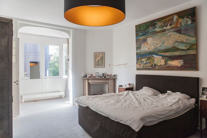 Hudge house close to Vondelpark gallery image 5