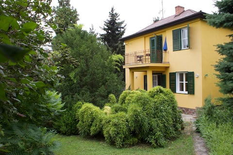 1930's villa with nice garden close to Balaton