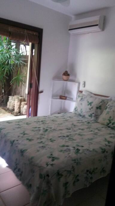 quarto c/ cama de casal