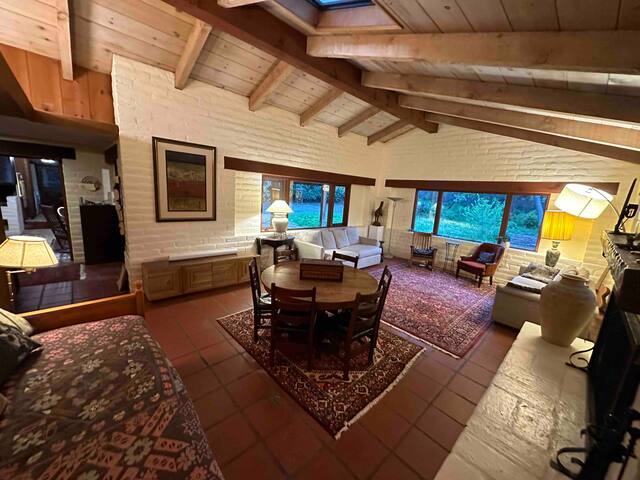 Stanford Farmhouse Sanctuary gallery image 3