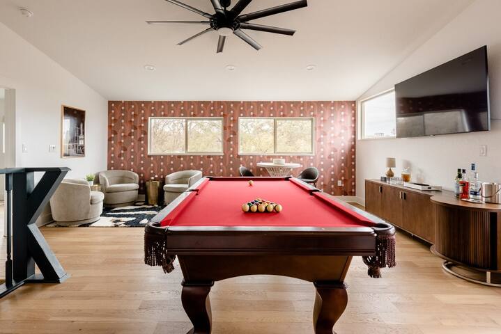 Huge Group Compound | Heart of ATX | Sleeps 41 gallery image 5