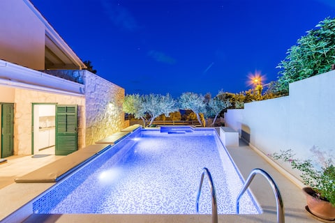 Family friendly villa, close to Trogir and Split