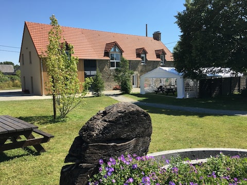 Large gîte with swimming pool, view Mt St Michel