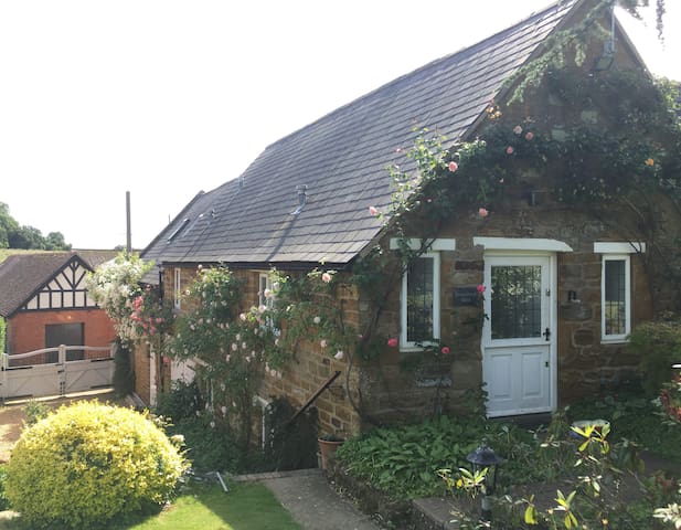 2B Beautiful barn in rural Northamptonshire