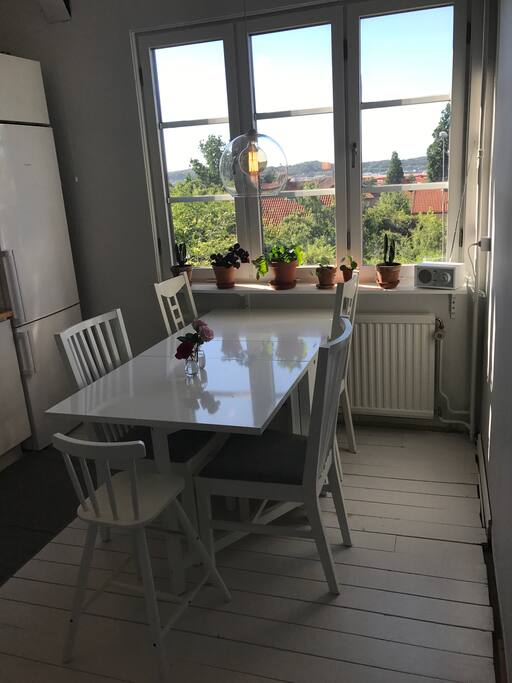 Kök med sittplats för minst 5 personer