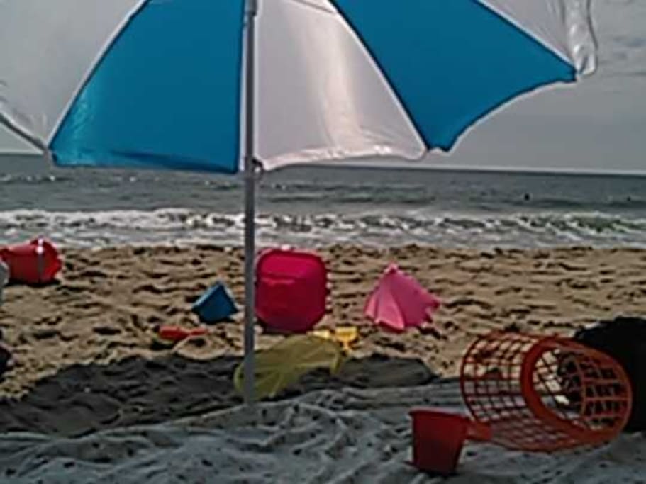 Sandbridge Beach 25 miles. Quiet, rural community