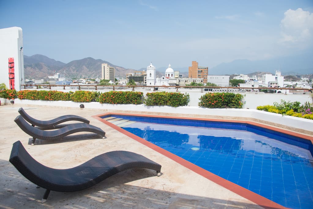 Pool and view of the city in rooftop