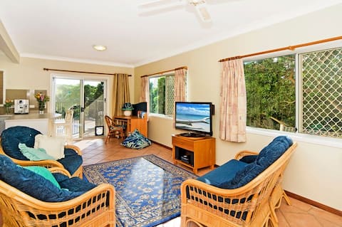 Popular Airbnb listing: Pet-friendly Coolangatta Beachhouse (non- smoking) in Coolangatta
