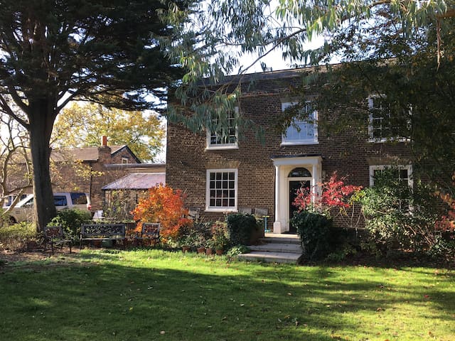 Airbnb Cheshunt Holiday Rentals Places To Stay