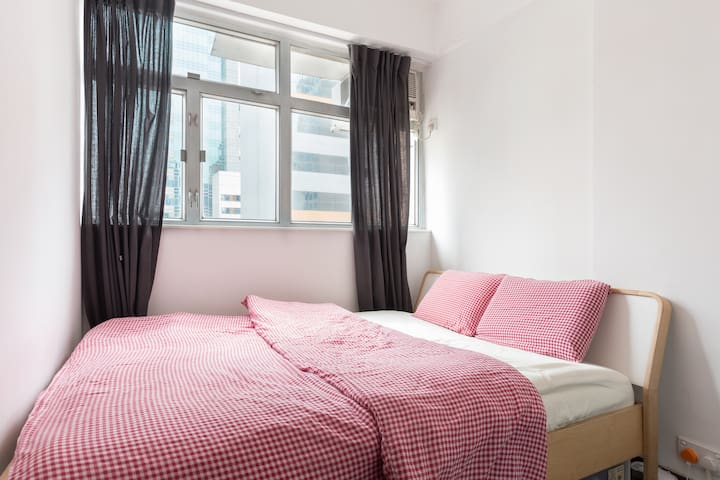 Super comfy 1BR & couch in Wan Chai
