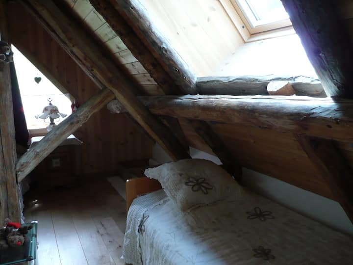 Spálňa 4 (zavesené) 2 jednolôžka